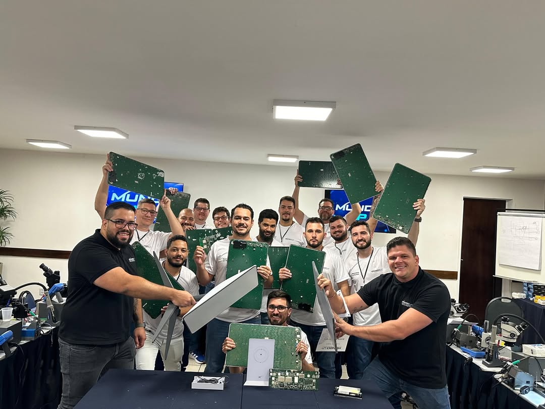 Turma presencial com placas Starlink — EiHelp Treinamentos