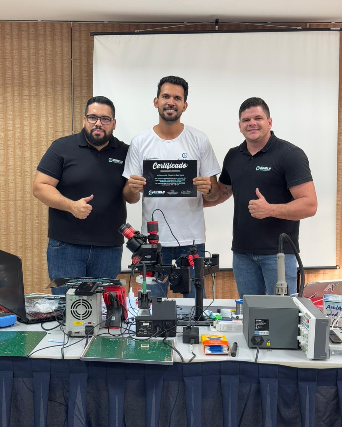 Aluno certificado em reparo de Starlink — EiHelp